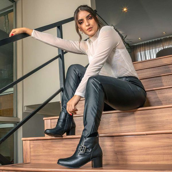 Look Com Bota Preta Cano Curto E Calça Jeans Calça Legging Bota