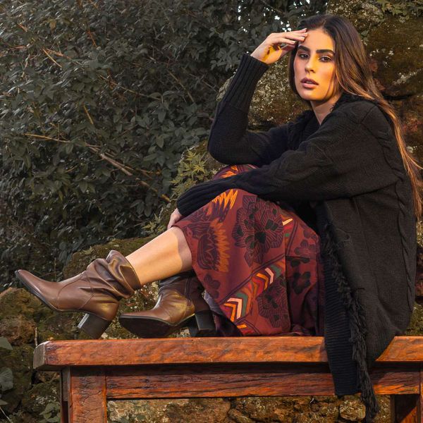 Bota Feminina Couro Cano Sanfonado Bico Fico Casual Marrom