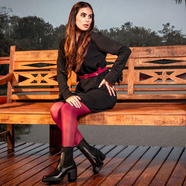 Bota Feminina Couro Cano Médio Tratorada Preta