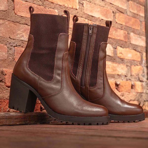 Bota Feminina Couro Cano Médio Tratorada Marrom