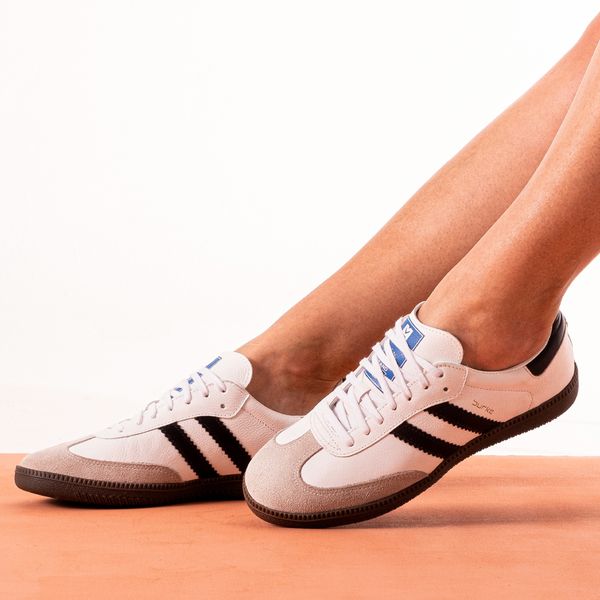 Tênis Feminino Casual Branco com Preto Retrô em Couro