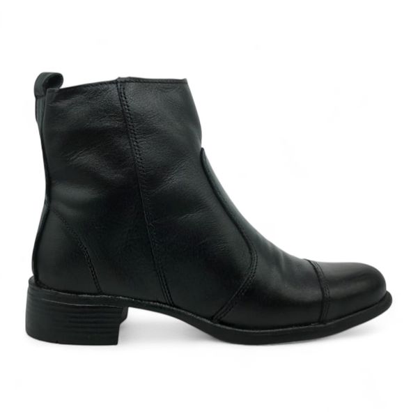 Bota Noir Essential
