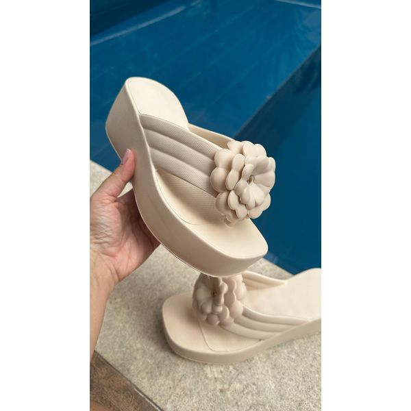 Anabela Tamanco Flor 8 cm Super Leve e Macio_3179- Creme