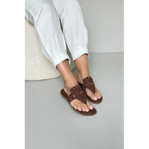 Sandália Rasteira Dedo Mini Pirâmides_3429- Marrom