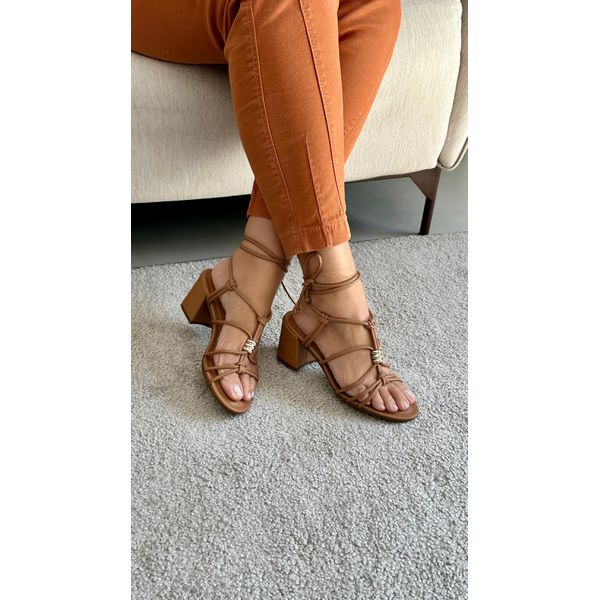 Sandália Detalhe Peça de Amarrar 7 cm_456- Caramelo