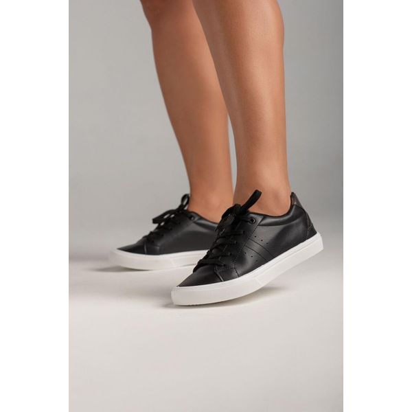 TÊNIS BÁSICO FURO LATERAL_1845 - PRETO