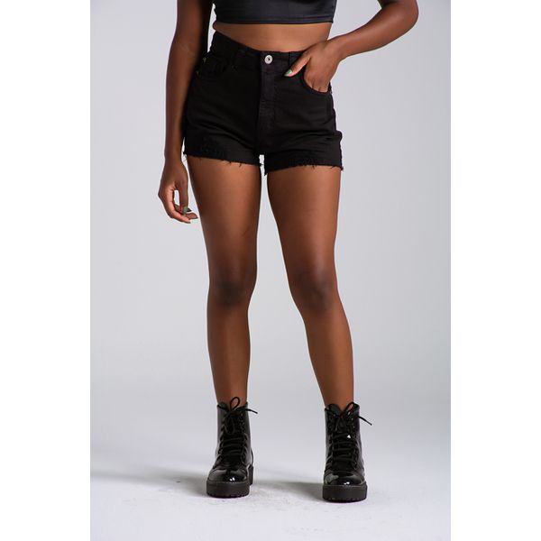 Blusa preta com deals short jeans