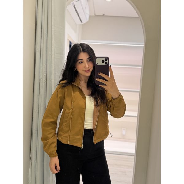 Jaqueta Corta vento Caramelo