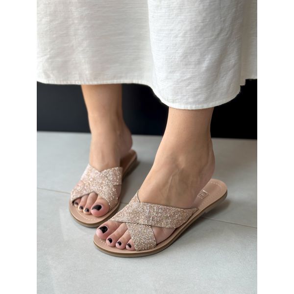 Flat Naila Rose 