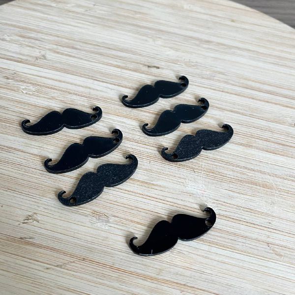 Pingente acrilico bigode 4cm preto - 10 unidades