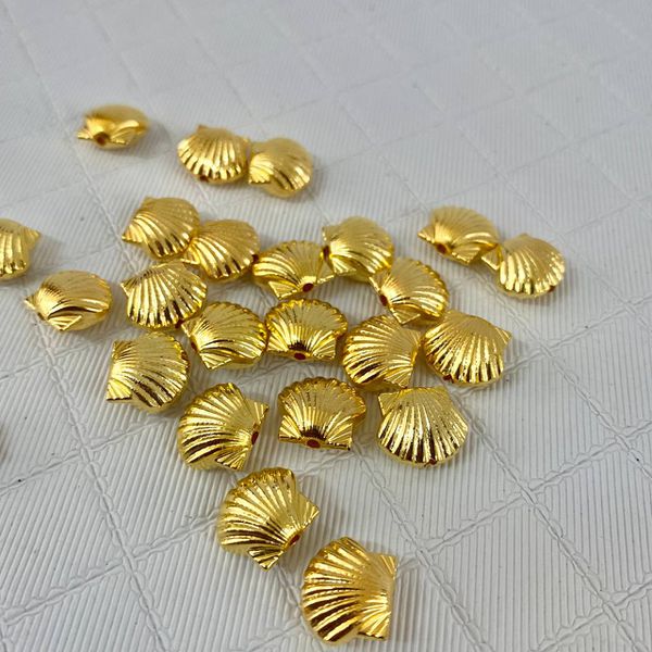 Aplique Dourado mini Concha com furo 1,0cm - pacote com 10 unidades