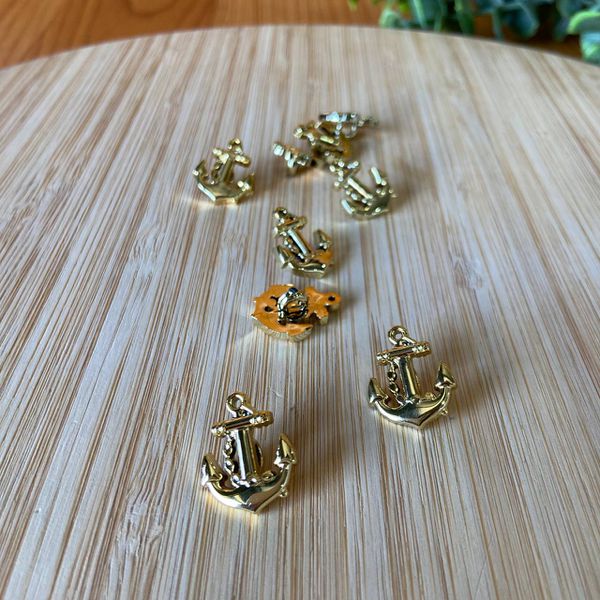 Aplique âncora dourado 1x1,3cm 10un