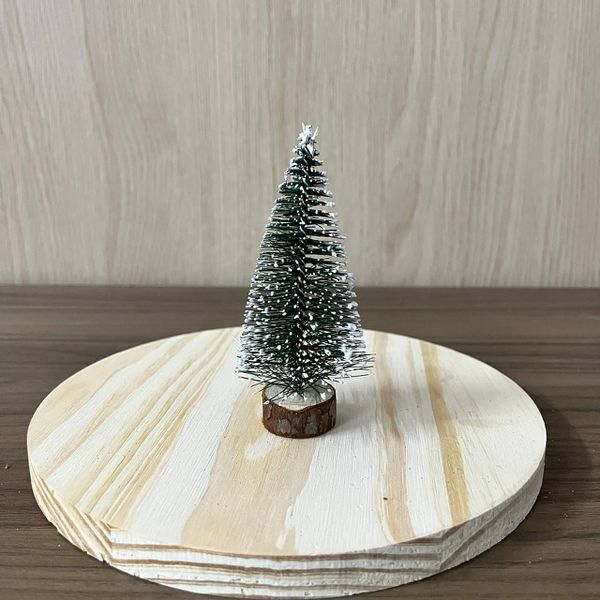 MINI ARVORE DE NATAL 10CM UN NEVADA COM BASE MADEIRA