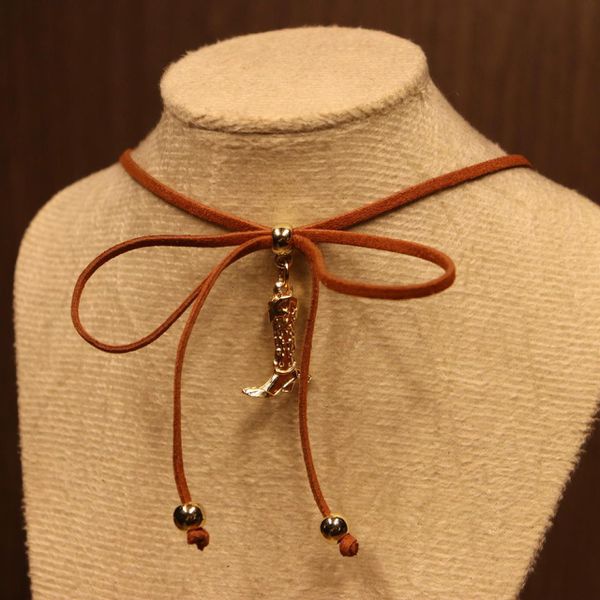 Choker Feminina Bota Cor Caramelo 