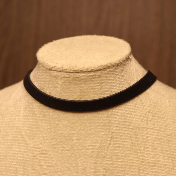 Choker Feminina Camurça Preta Básica Metal Prata