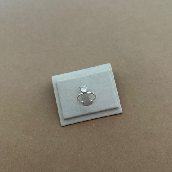 ANEL SOLITÁRIO COM ZIRCÔNIA REDONDA 5MM CRISTAL ARO FIO QUADRADO