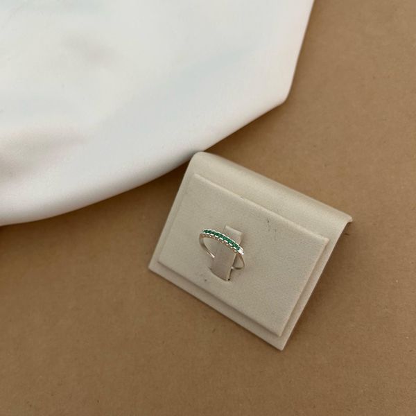 ANEL APARADOR MEIA ALIANÇA COM ZIRCÔNIAS VERDE