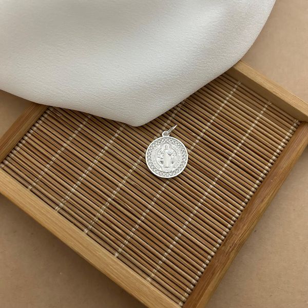 PINGENTE MEDALHA DE SÃO BENTO MÉDIA COM MINI ZIRCÔNIAS