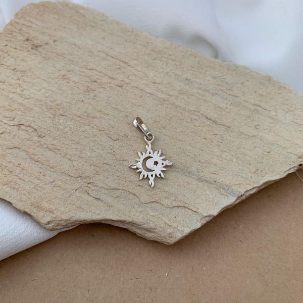 PINGENTE SOL COM LUZ E ESTRELA VAZADOS