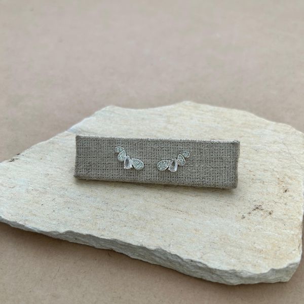 BRINCO 4 GOTAS DECRESCENTES COM ZIRCÔNIA CRISTAL E CRAVEJADAS DE TARRAXA