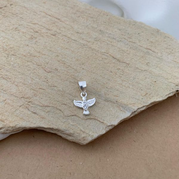 PINGENTE ESPÍRITO SANTO PEQUENO COM 2 MINI ZIRCÔNIAS