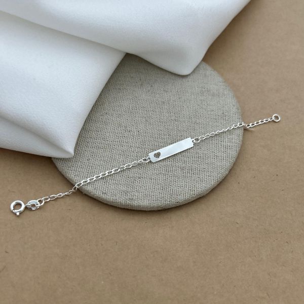 PULSEIRA INFANTIL PLAQUINHA CORAÇÃO VAZADO