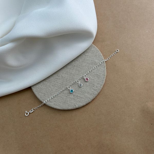 PULSEIRA INFANTIL COM ZIRCÔNIAS ROSA, CRISTAL, AZUL PENDURADAS GRUMETT ALONGADO