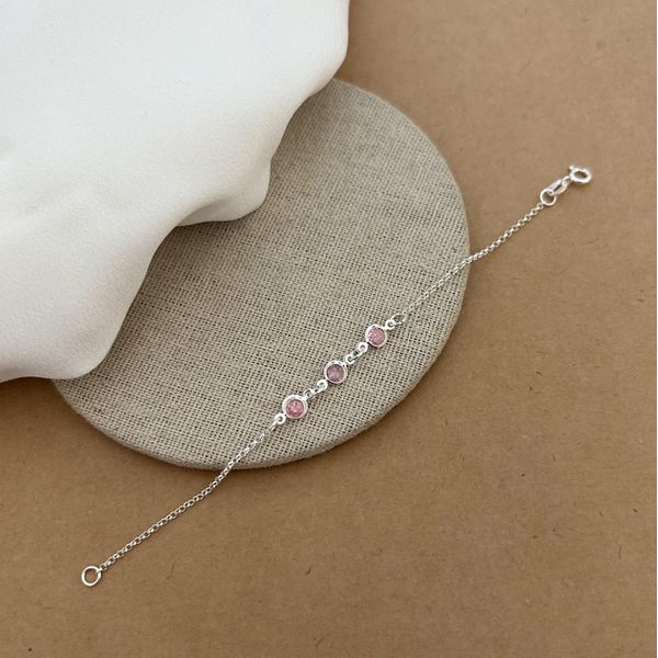 PULSEIRA INFANTIL ELO PORTUGUÊS COM 3 ZIRCÔINIAS REDONDAS ROSA 