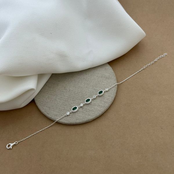 PULSEIRA COM 3 ZIRCÔNIAS OVAIS ESMERALDA LATERAL CRAVEJADA