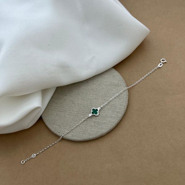 PULSEIRA COM 1 TREVO DE ZIRCÔNIA VERDE COM BORDA ELOS ARREDONDADOS