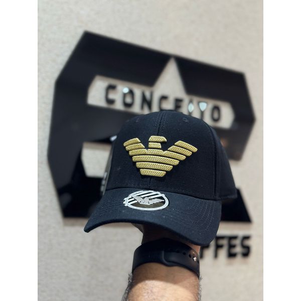 Boné ARmani Preto/dourado
