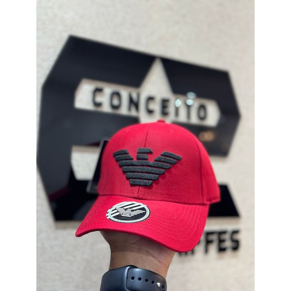 Boné ARmani Vermelho