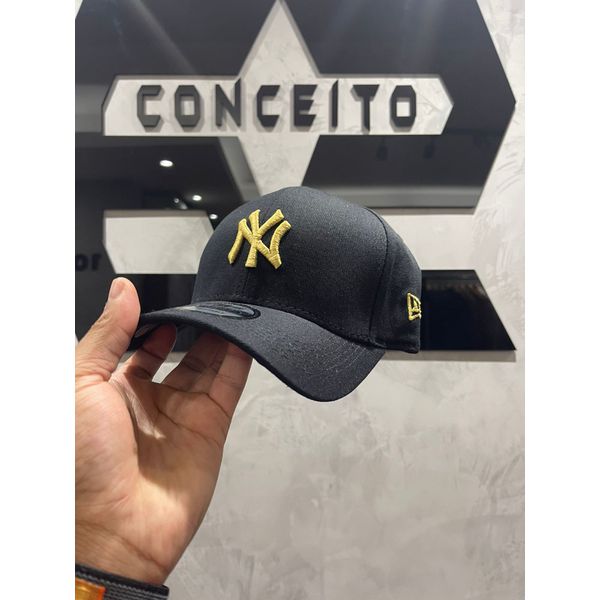 Boné New Era Preto/Dourado