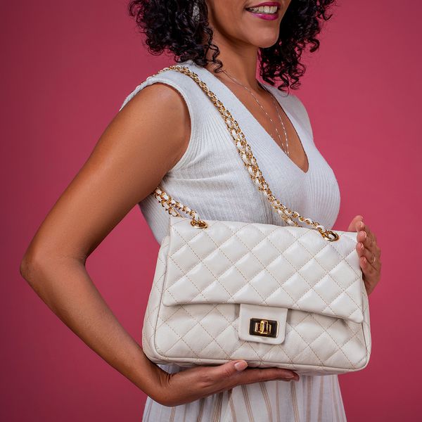 Bolsa Transversal Feminina Matelassê em Couro Alça de corrente Dourada – Off white 