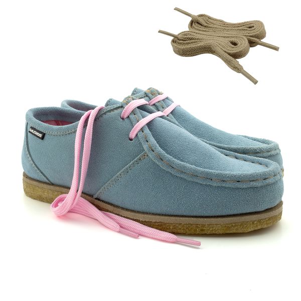 Sapato London Feminino em couro azul bebê, solado crepe em látex e palmilha anatômica.