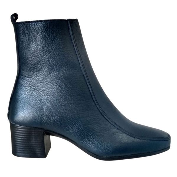 Bota Feminina cano baixo com zíper em Couro Azul Marinho com Salto