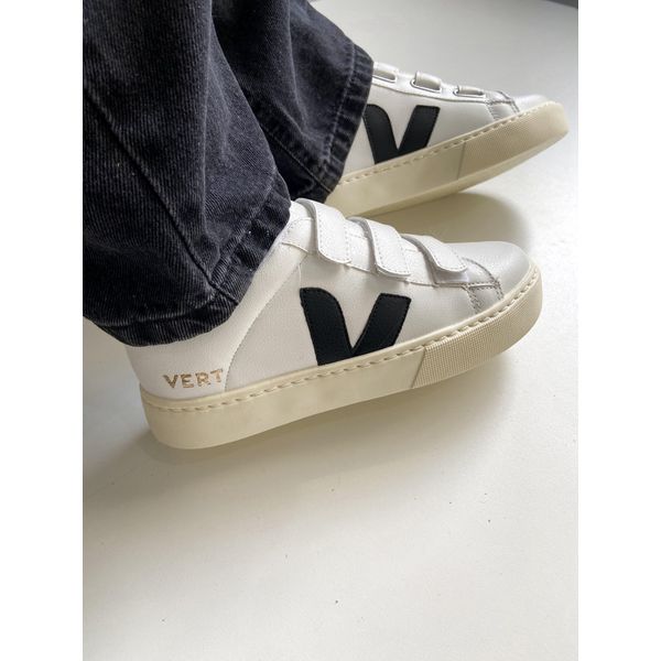 TÊNIS VERT BRANCO/PRETO FECHAMNTO EM VELCRO