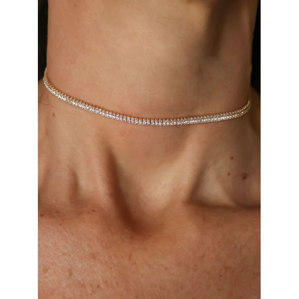 Chocker Toda Cravejada com Zircônia no Banho de Ouro18K.