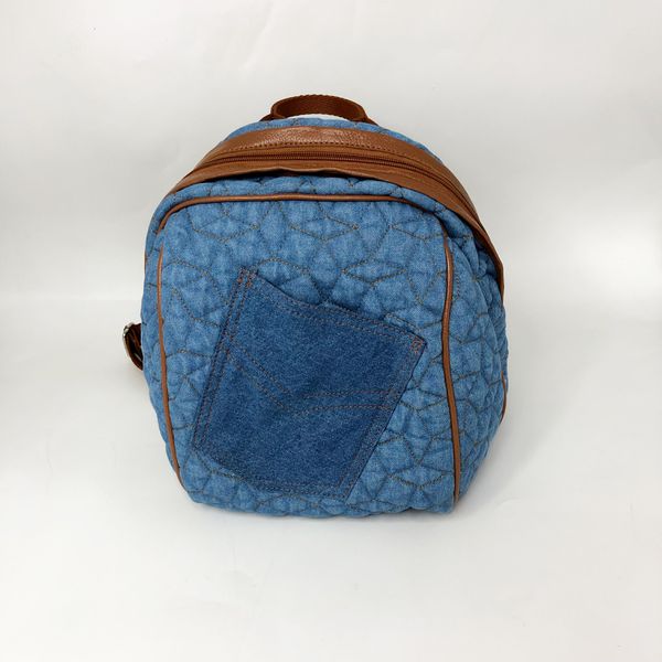 Mochila Jeans com Caramelo 