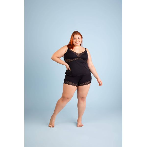 Baby Doll Plus em Liganete Lisa com Detalhe de Renda no Busto e Barra do Short