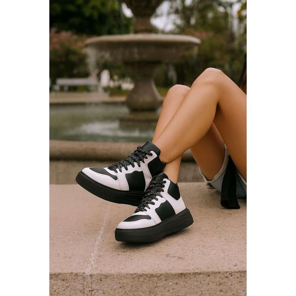 Tenis Botinha Preto/Branco Mayara - Dolce & Menta