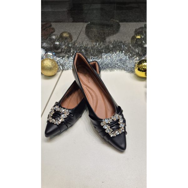 Sapatilha Preta com Predarias