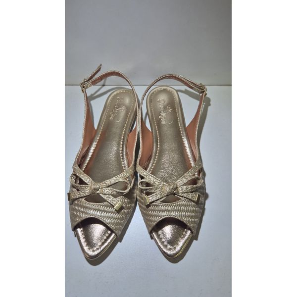 sapatilha dourada aberta de laço