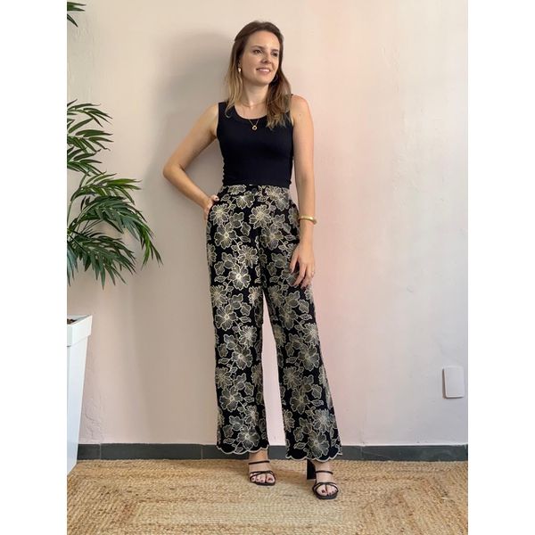 Calça Bordada