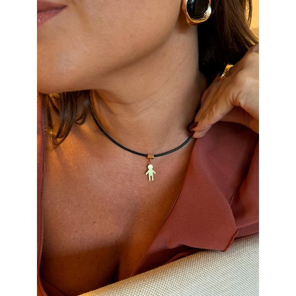 COLAR COURO PRETO E PINGENTE FILHOS BANHADO A OURO 