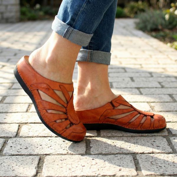 Mule Ortopédico Feminino Couro Legitimo com Palmilha Gel - Coral - Sola Preta (BE020) 