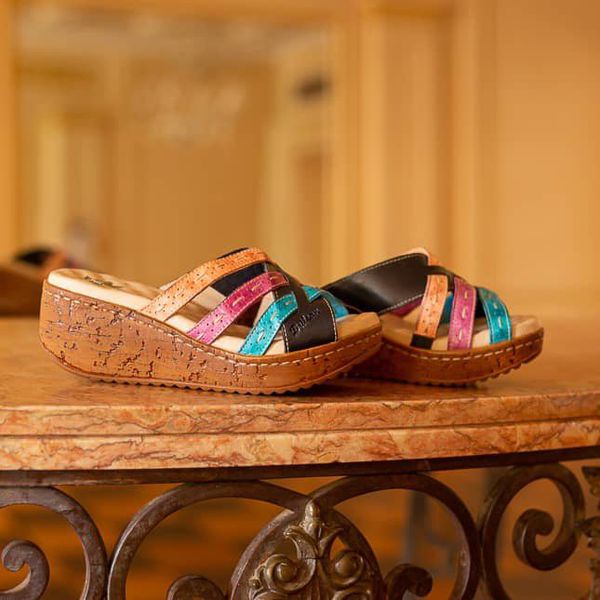 Sandália Anabela Feminina de Couro Legítimo e Palmilha Gel - Preto (NI 038)