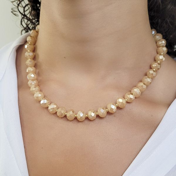 COLAR CRISTAL BEGE E BOLINHA DOURADA 