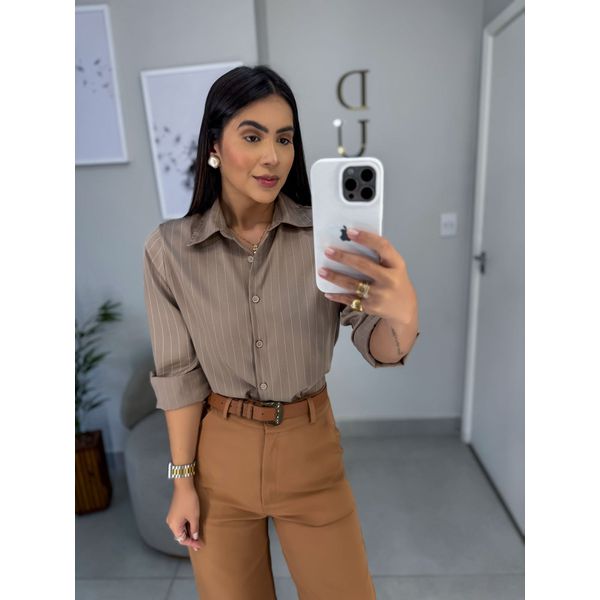 Camisa Amélia acetinada marrom claro
