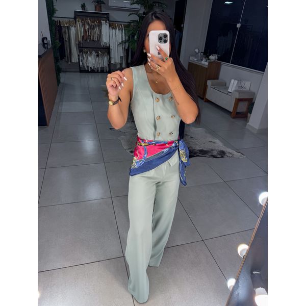 Macacão alfaiataria Zoe verde claro